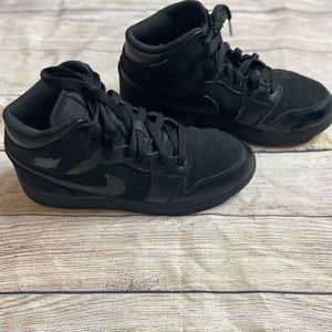 Air Jordan 1 Mid: 6.5Y= 8 Women’s